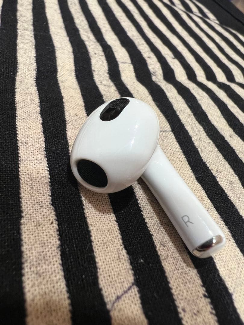 美品　AirPods（第3世代）Lightning 充電ケースA2566