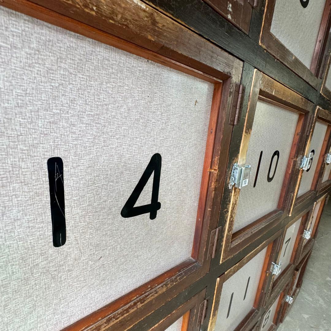 ヴィンテージ　木製ロッカー