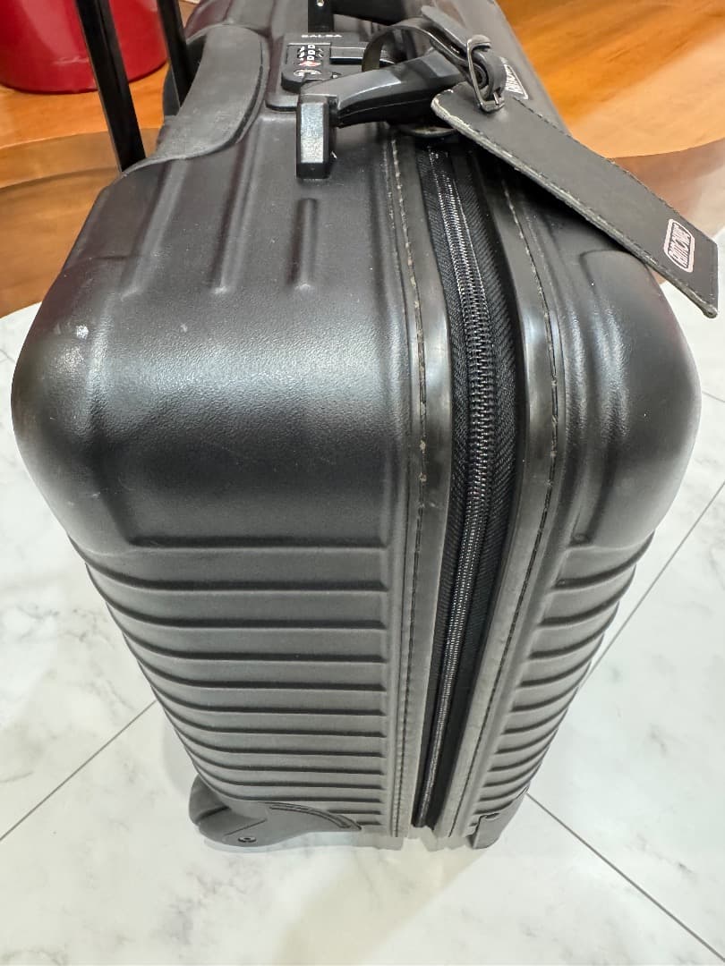 ビジネストローリー RIMOWA サルサ 黒 2輪 軽量 出張に良い機内持込可