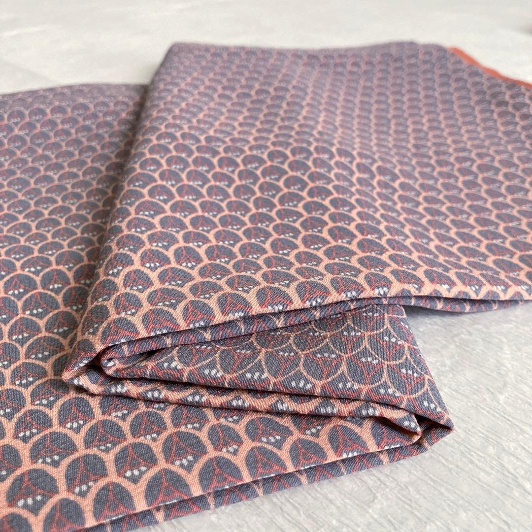【美品✨】東レシルック　洗える着物　小紋　灰色　幾何学文　袷　グレー　薄橙　L1