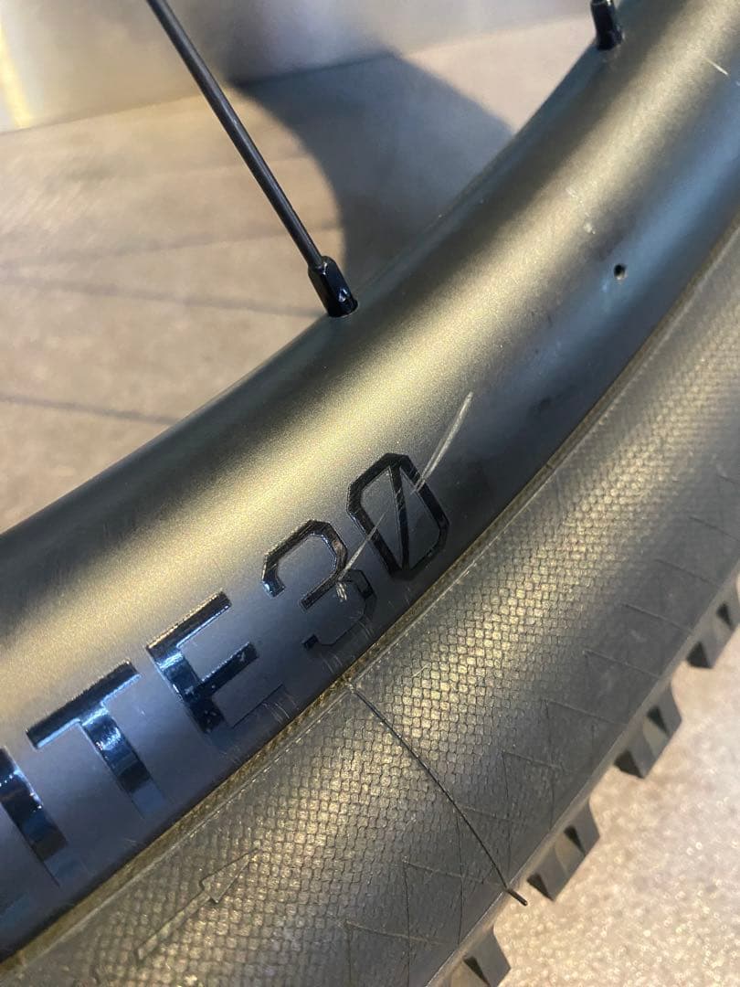 カーボンホイール 29インチ ボントレガー BOOST(タイヤは付属しません)