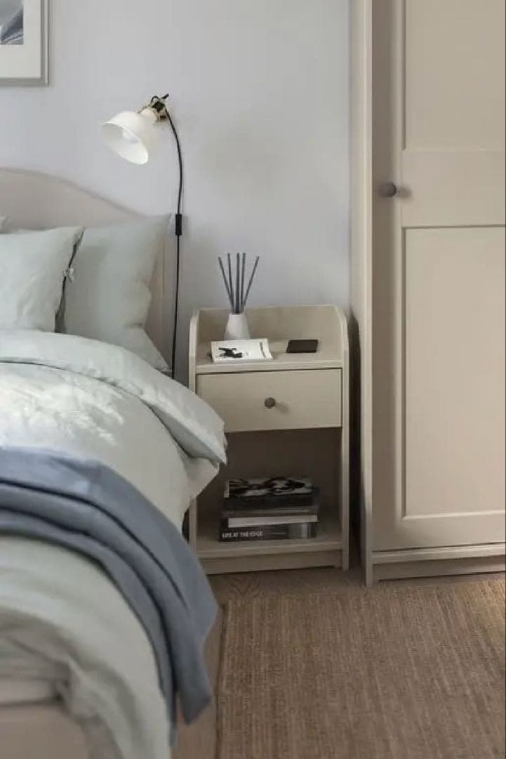 IKEA HAUGA ハウガ　サイドテーブル　ベージュ　廃盤品　組み立て済