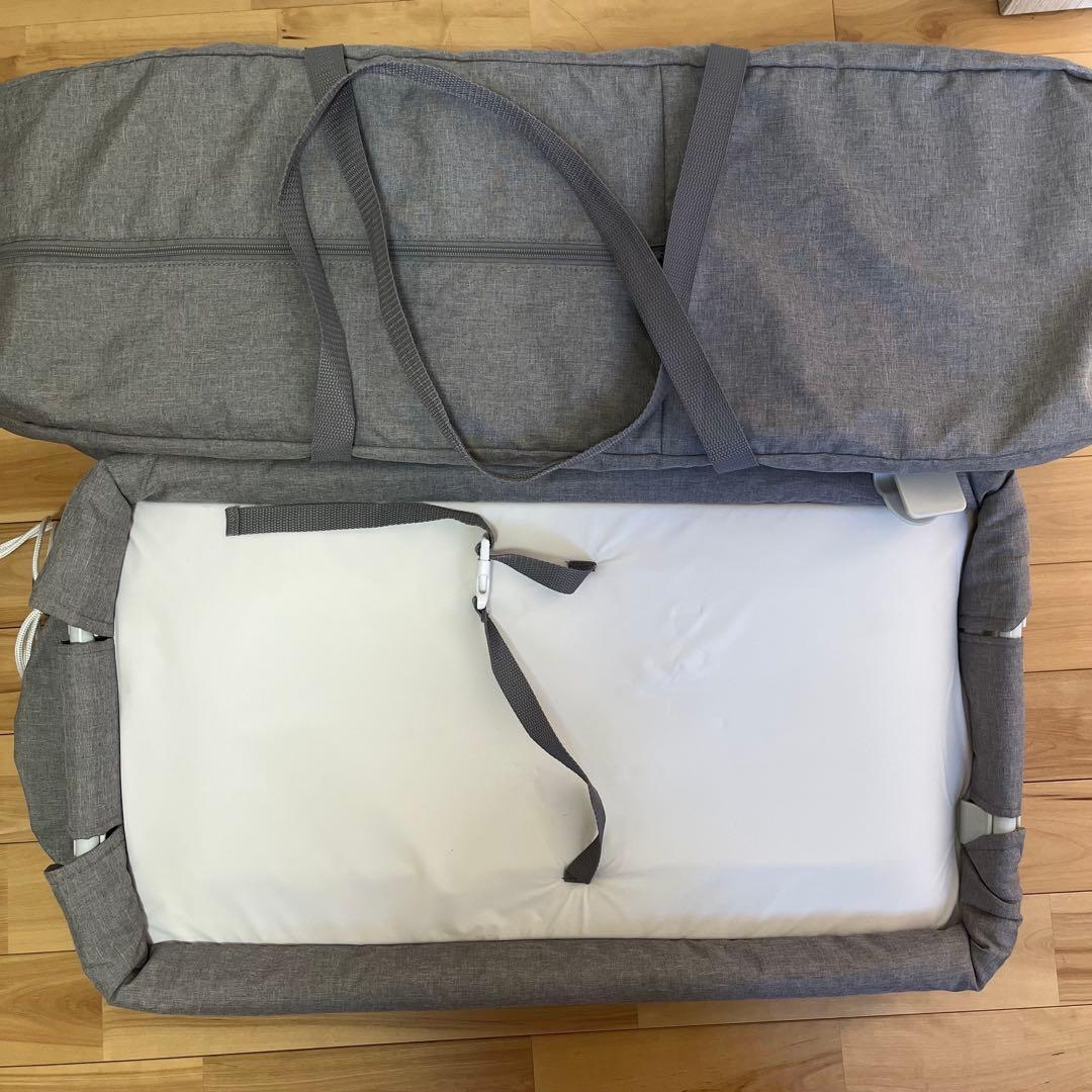 美品 KATOJI カトージ ポータブルベビーベッド おむつ替えテーブル付