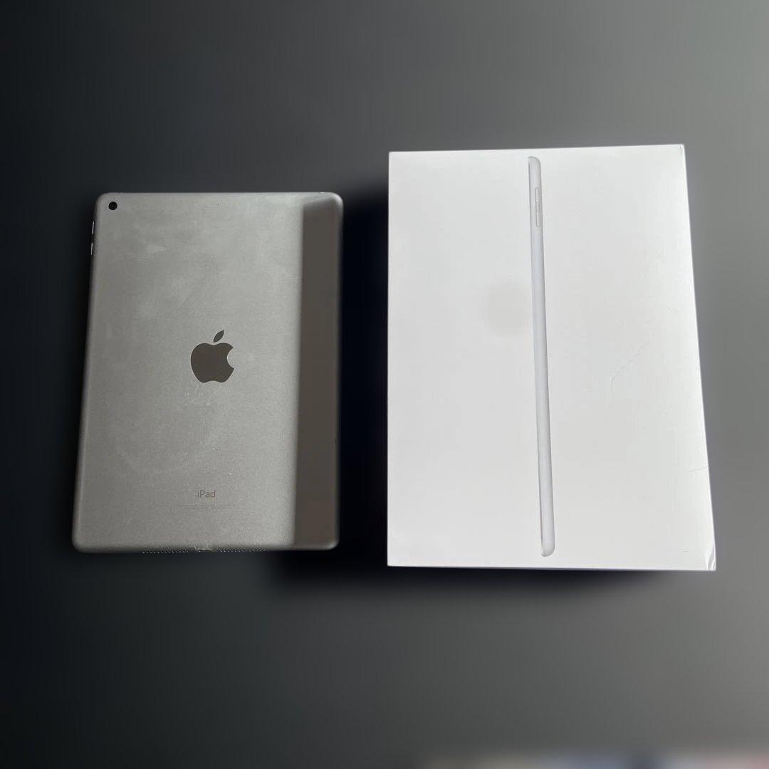 Apple iPad (第6世代) シルバー 本体