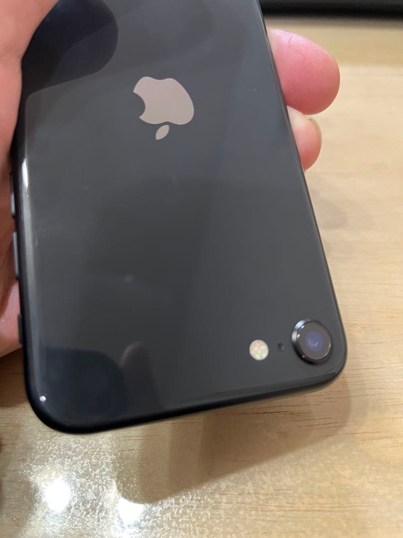 iPhone SE 第2世代　64GB バッテリー容量86%