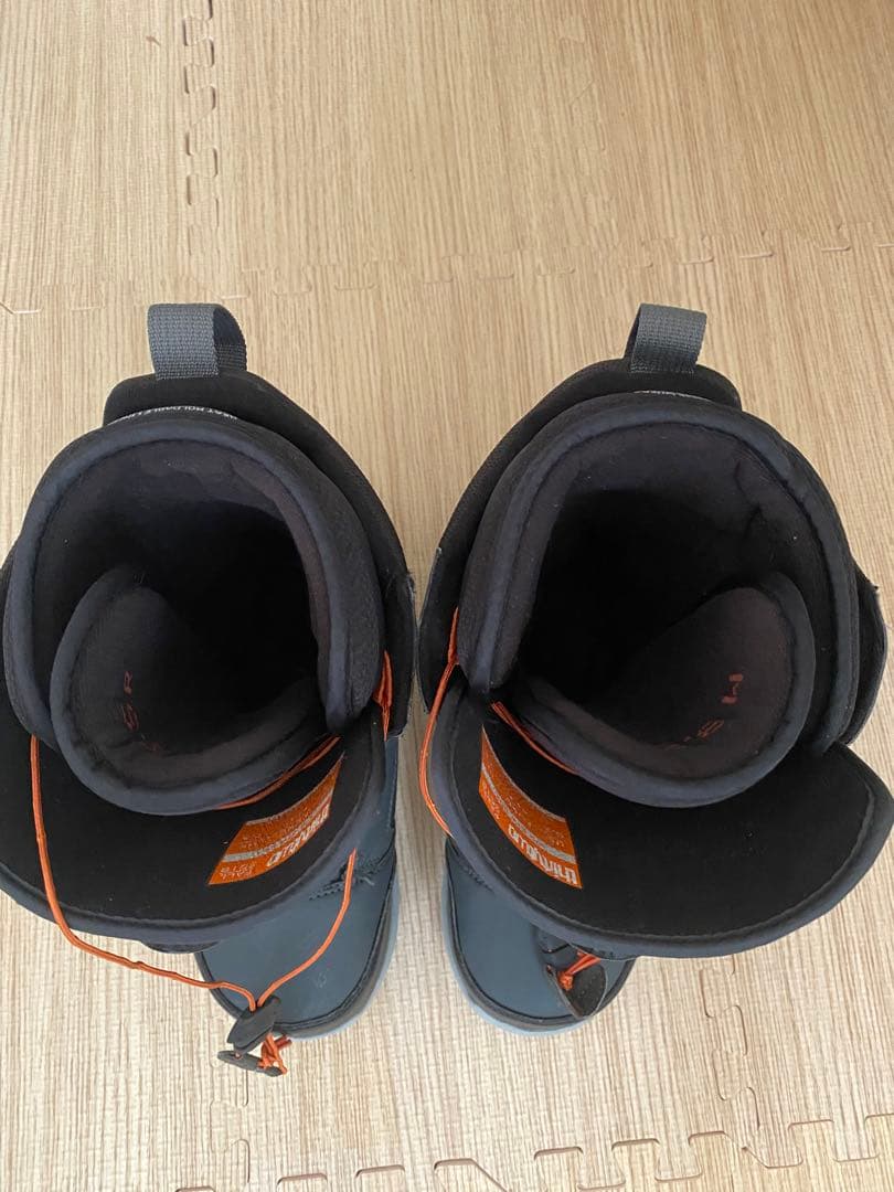 サーティーツー　スノーボードブーツ BOAシステム 黒