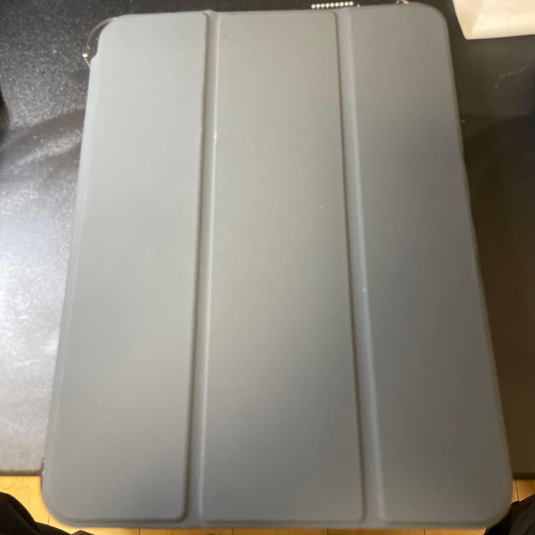 iPad第10世代本体　超美品　付属品付き　ケース付き保護シール貼ってあります