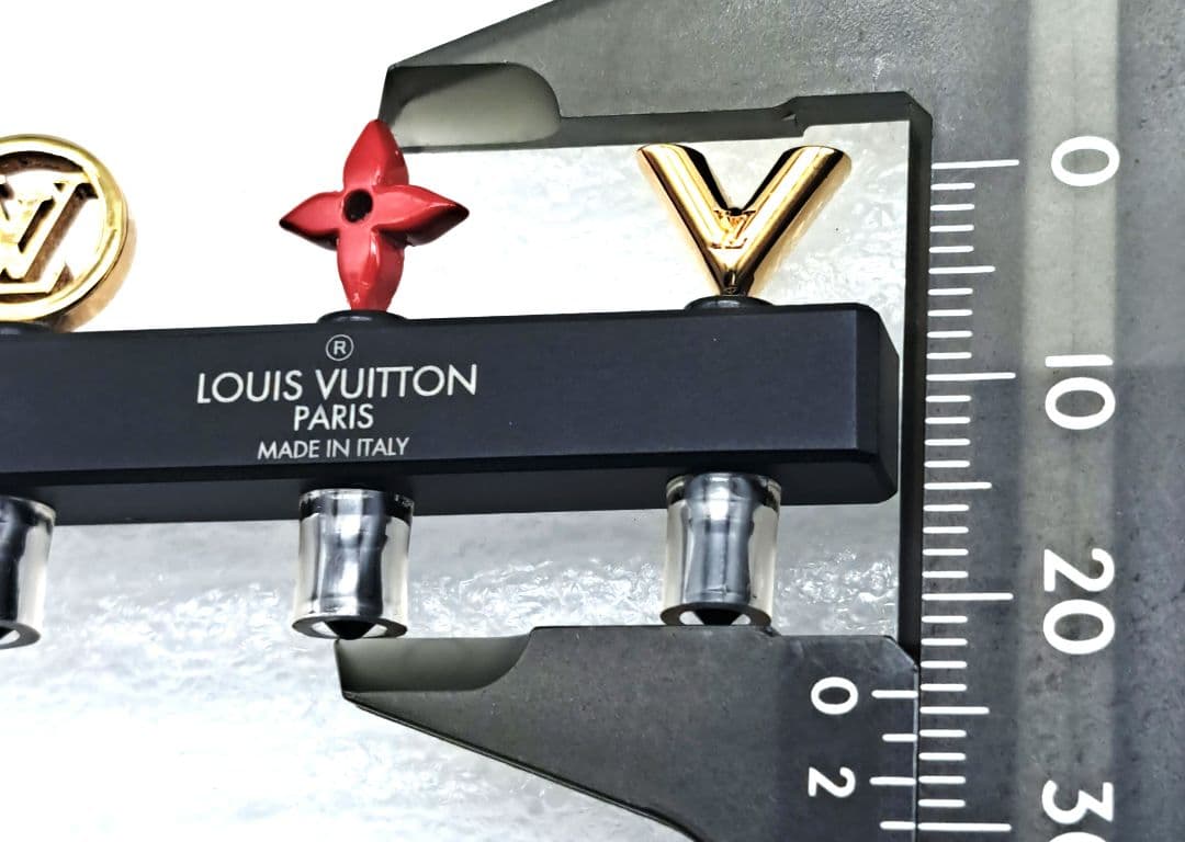LOUIS VUITTON イヤホンジャック フォンプラグアイコニック