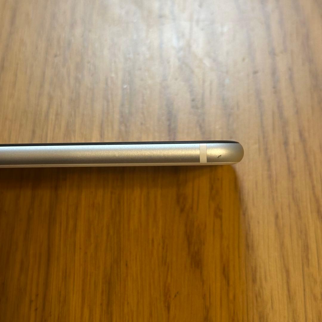 iPhone SE (第2世代) 64GB ホワイト SIMフリー　本体