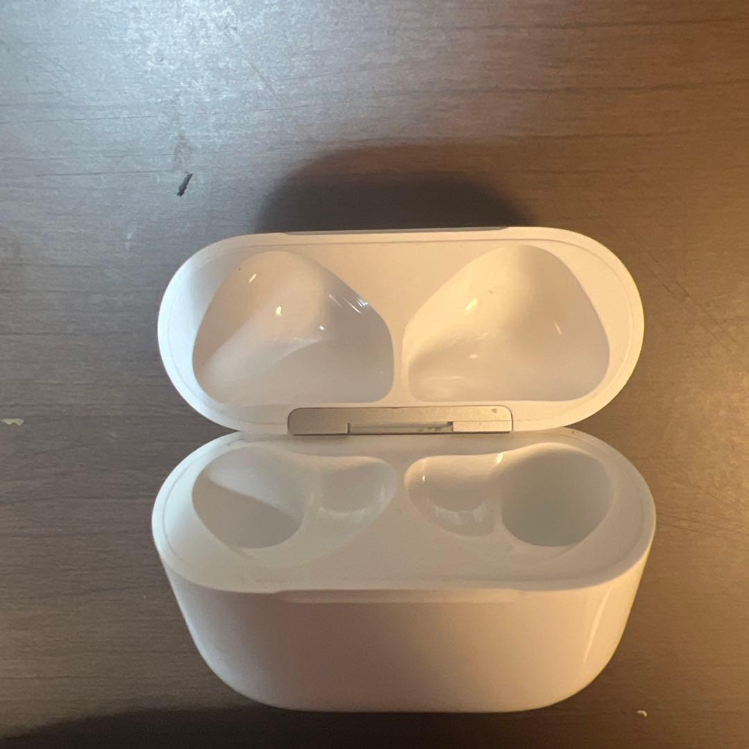 Apple純正 AirPods4（ノイズキャンセリングなし）