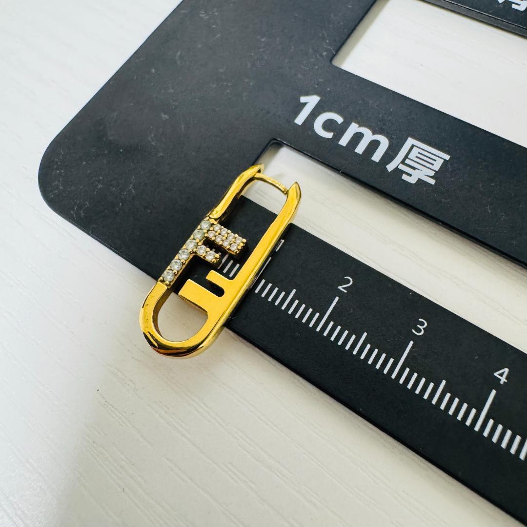 FENDI フェンディ　オーロック　ピアス　ラインストーン　ゴールド　片耳