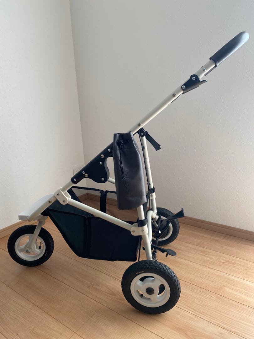 【美品】エアバギー ホワイト AIRBUGGY フレームのみ　ペットカートにも