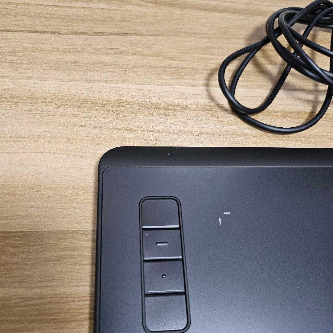 Wacom Intuos Pro ペンタブレット(PTH-660)