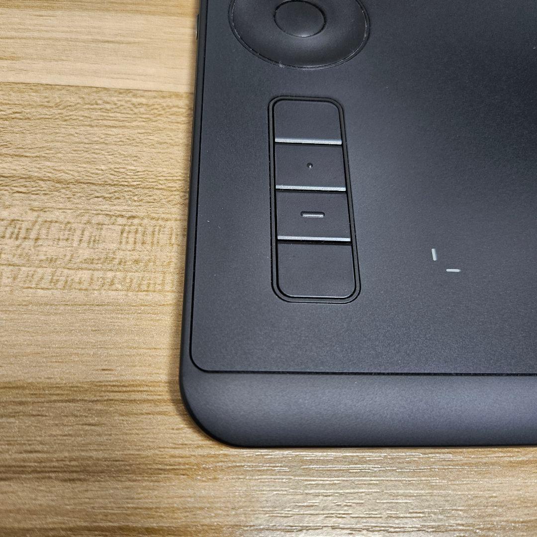 Wacom Intuos Pro ペンタブレット(PTH-660)