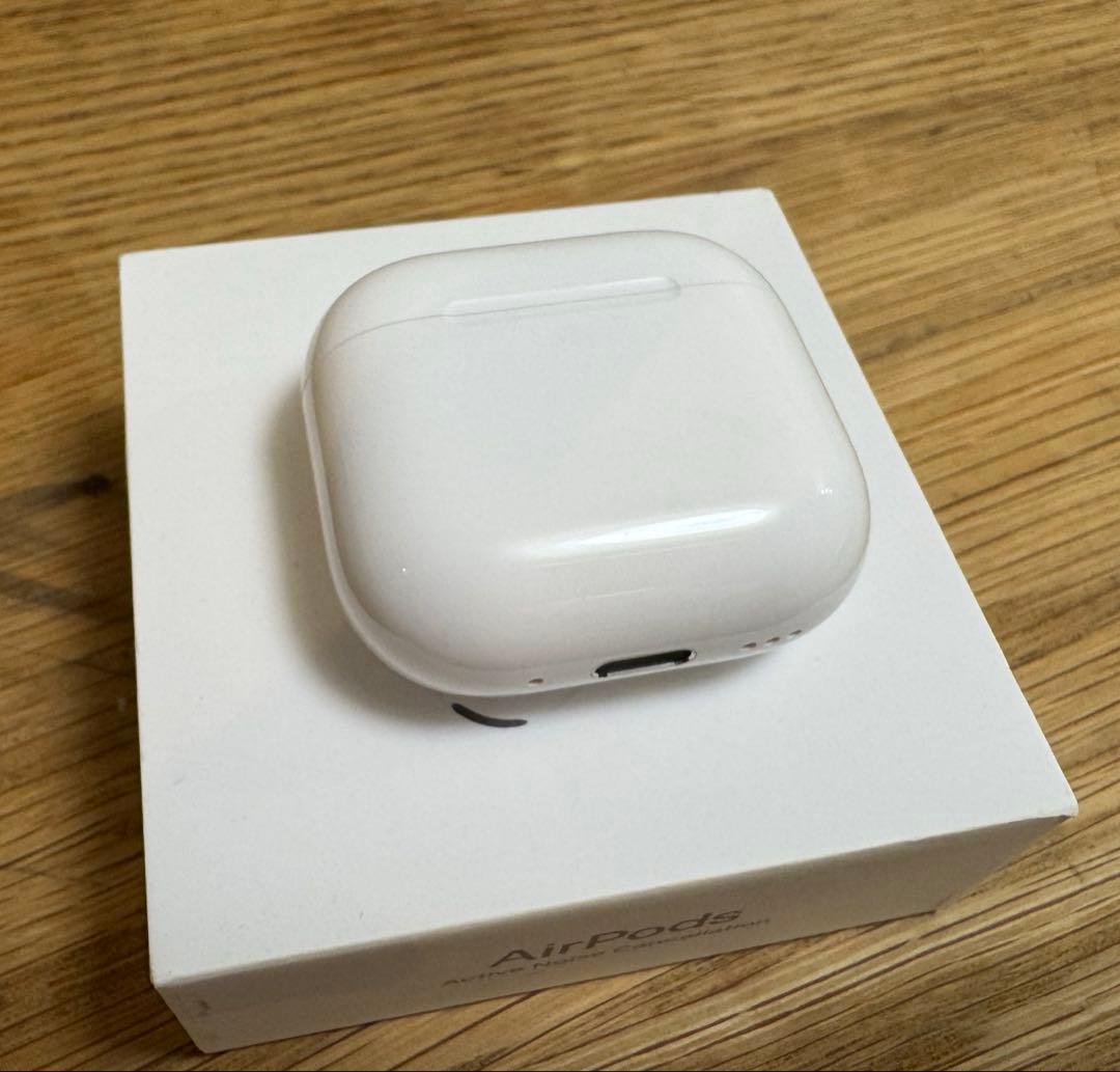 Apple AirPods 4 (第4世代) 本体　ノイズキャンセリングおまけ付