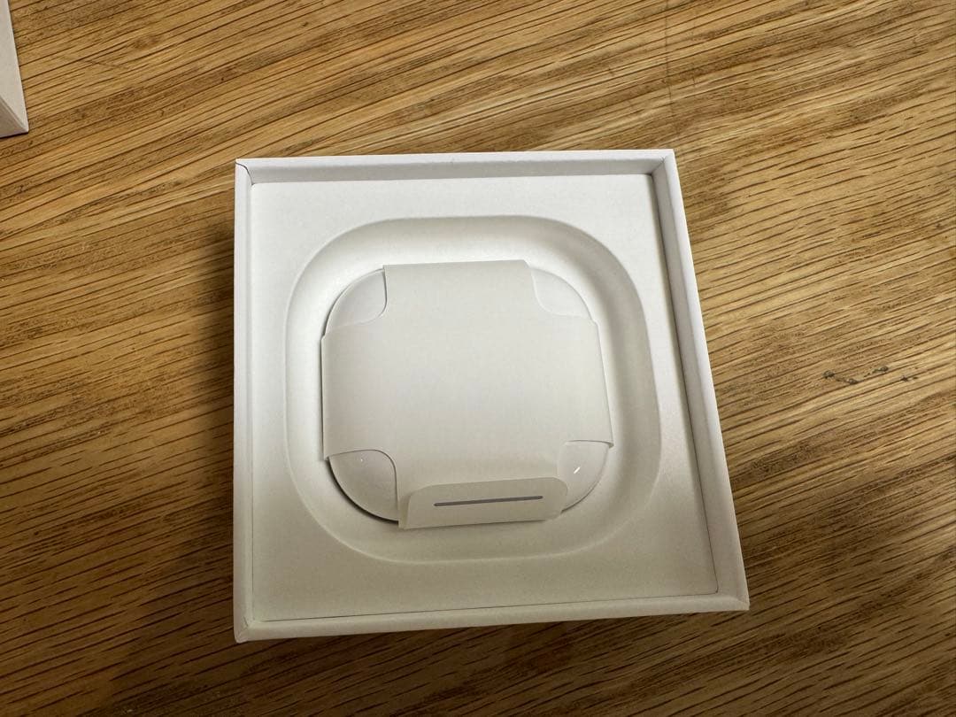 Apple AirPods 4 (第4世代) 本体　ノイズキャンセリングおまけ付