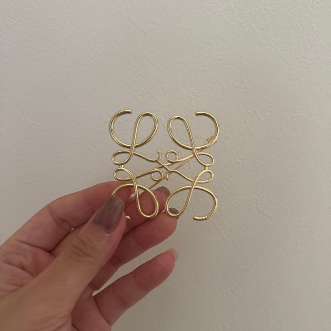 ☆土日限定！大幅値下げ！☆LOEWE ゴールド ブローチ