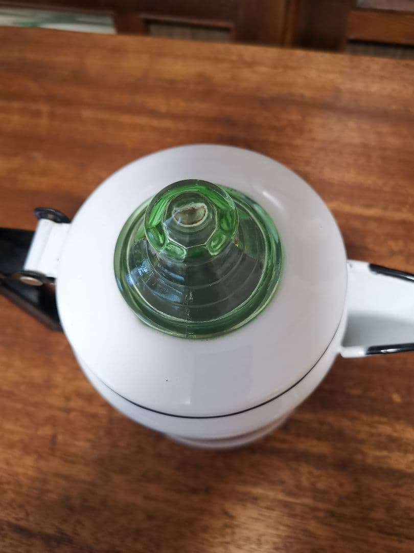 アンティーク ホワイトエナメルケトル ブラックリム グリーンガラス撮