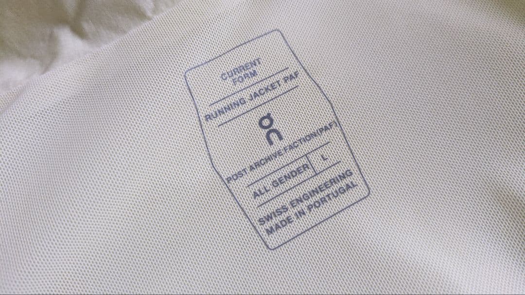 On　ランニングジャケット　ヘイ