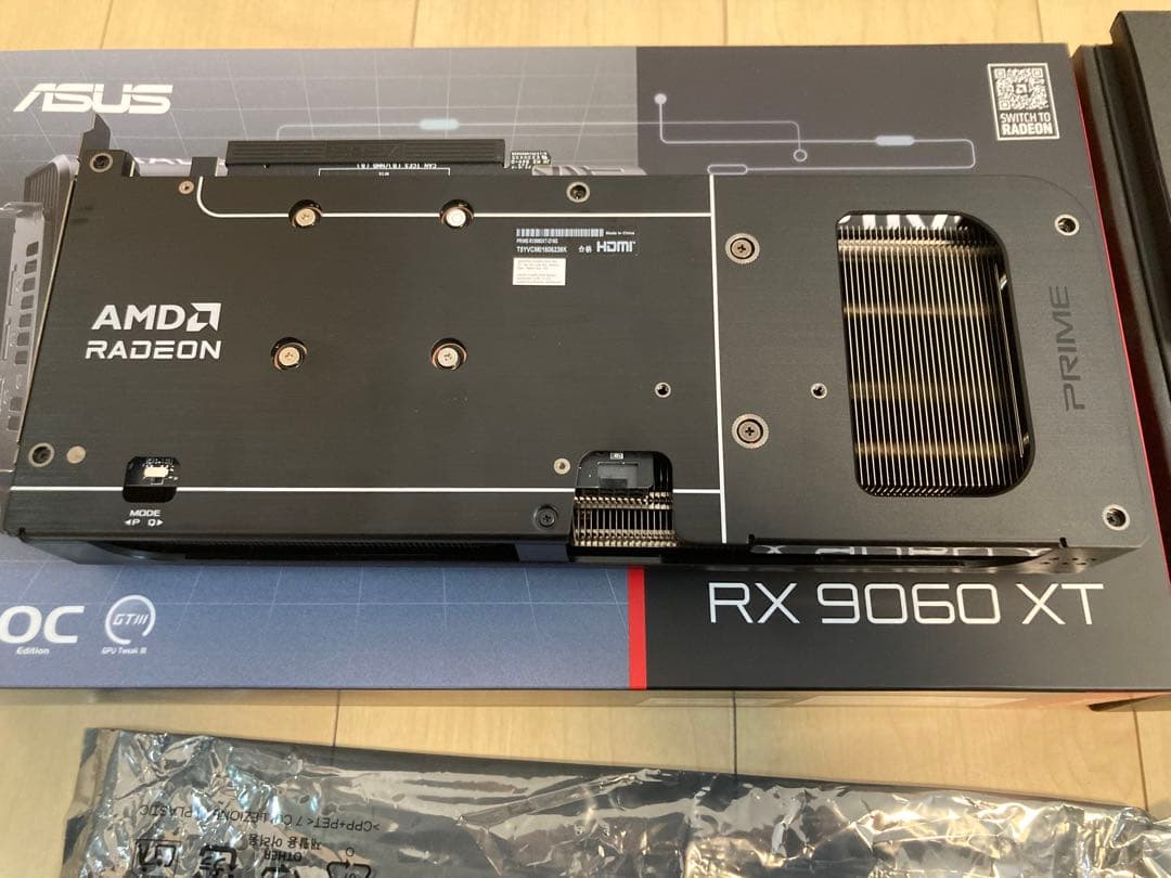 ASUS Radeon RX9060XT 16GB OC 3連　動作品　美品