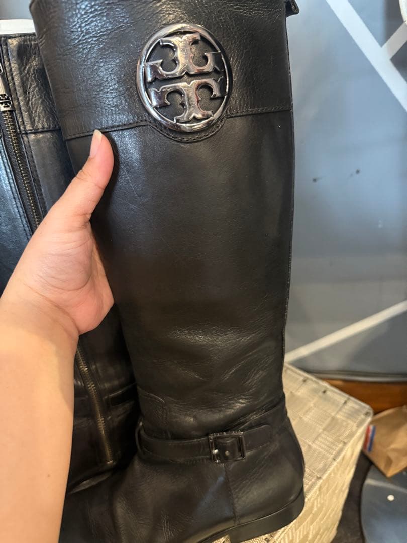 トリーバーチのレザーブーツ