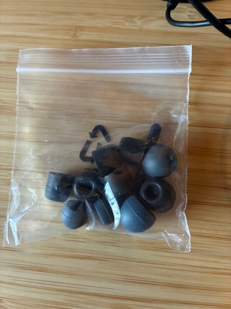 【新品同様】SHUREシュアー イヤホン SE215DYBK+UNI-Aブラック