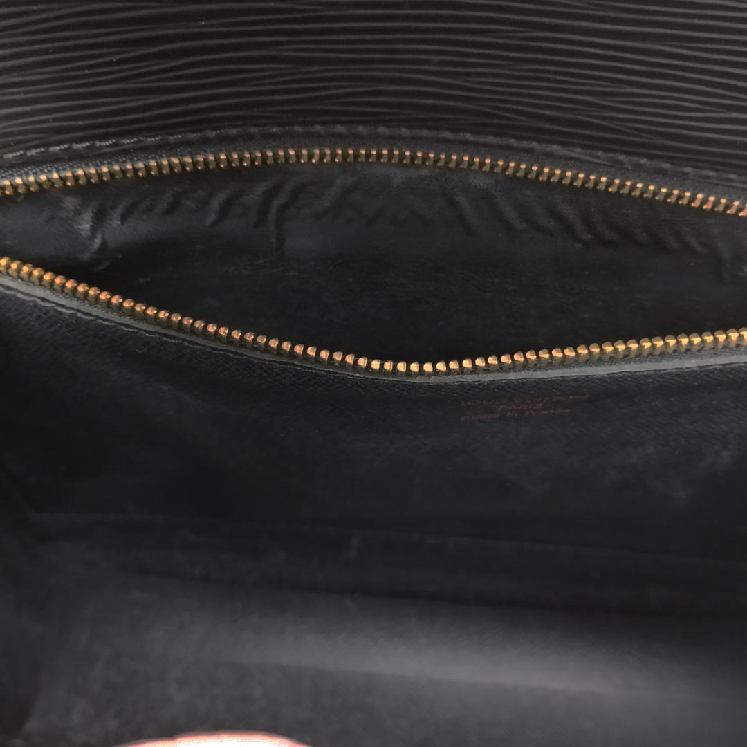 Louis Vuitton ルイヴィトン エピ レザー ブラック　黒