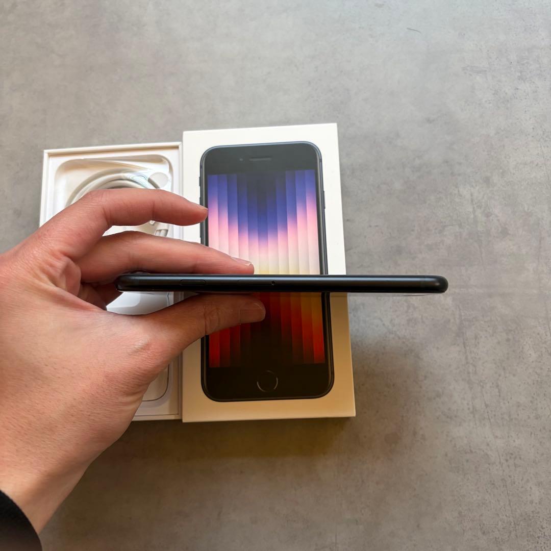 SIMフリー Apple iPhone SE 第3世代 ミッドナイト付属品完備