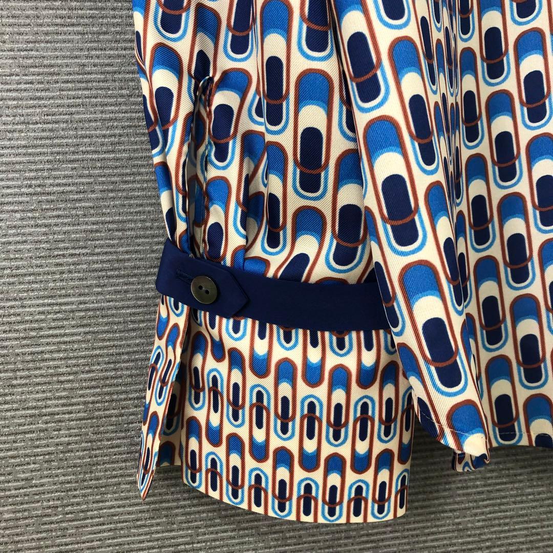 allureville 幾何学プリント配色ナロータイブラウス 2 ブルー