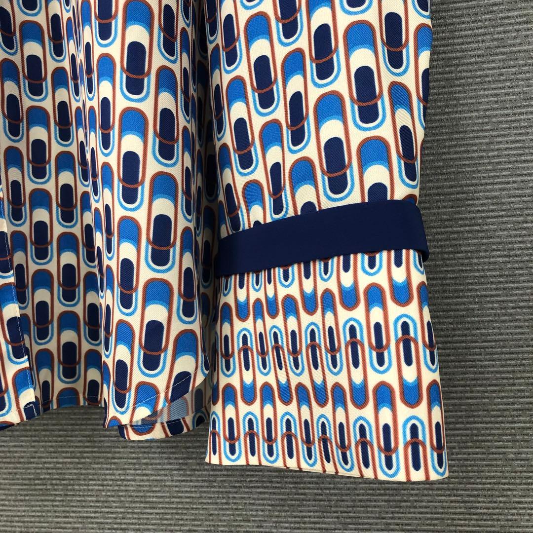 allureville 幾何学プリント配色ナロータイブラウス 2 ブルー