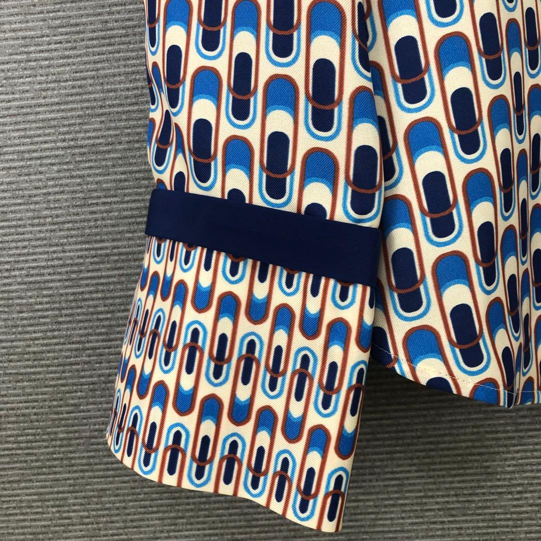 allureville 幾何学プリント配色ナロータイブラウス 2 ブルー