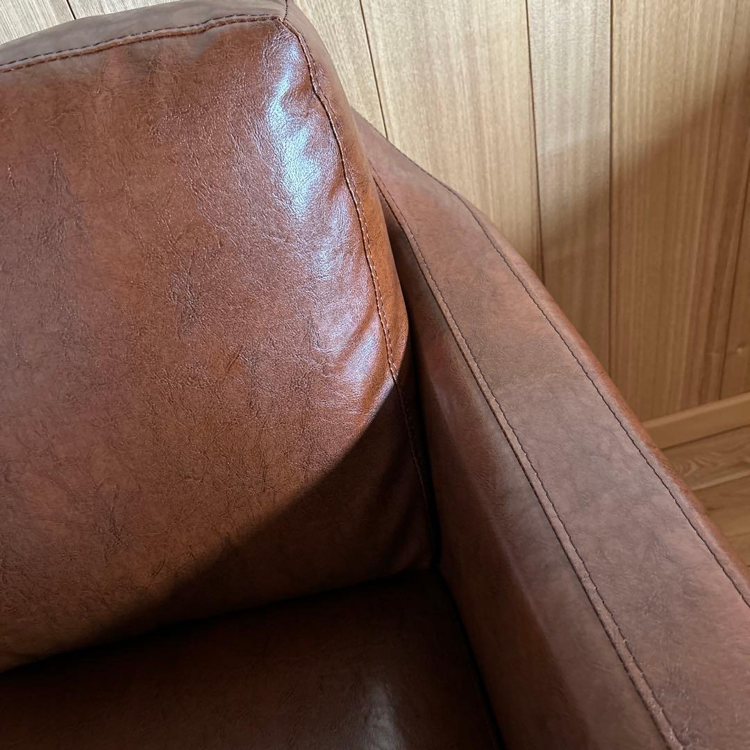 レザー風素材の高級感のある　一人掛けソファー