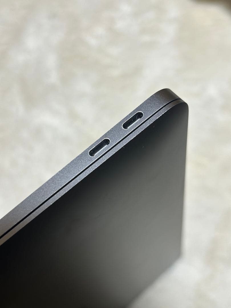 M1 MacBook airスペースグレー USB-Cポート x2