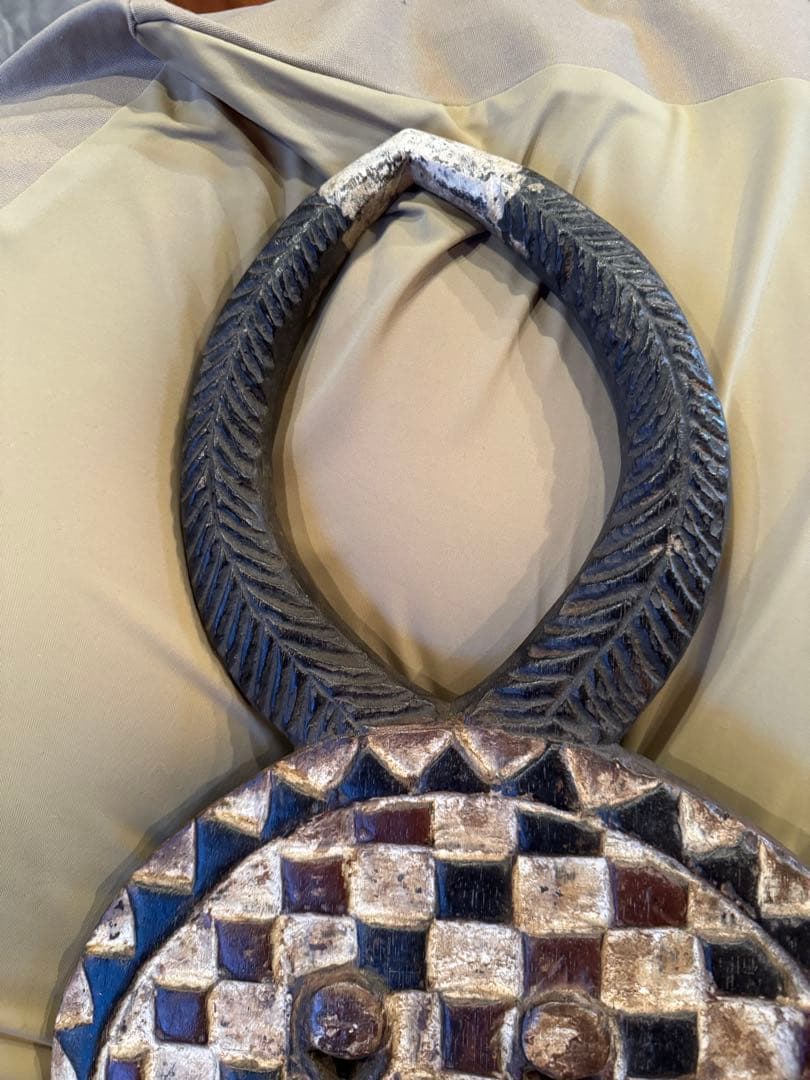 アフリカのマスク　お面 木製チェッカーパターンの面 約60