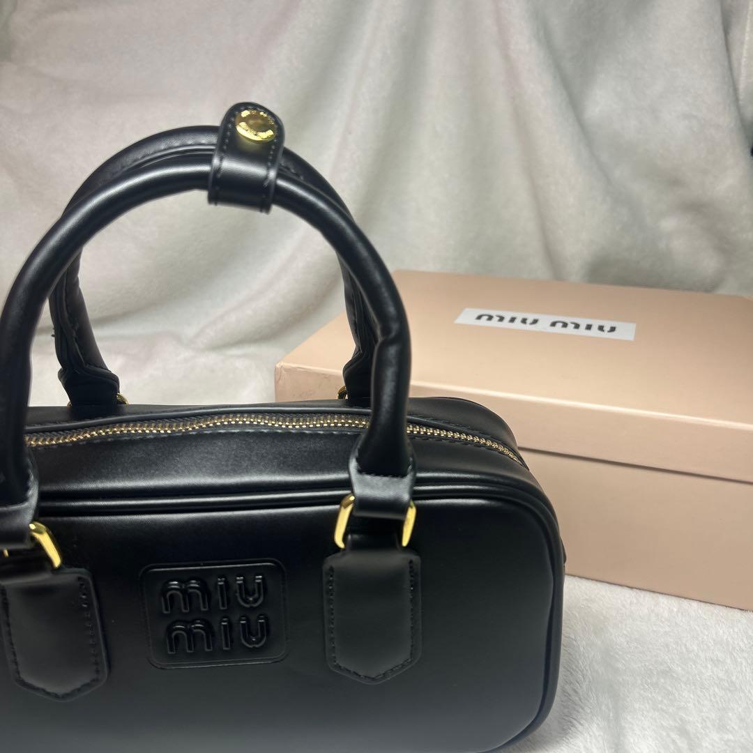 miumiu ショルダーバッグ