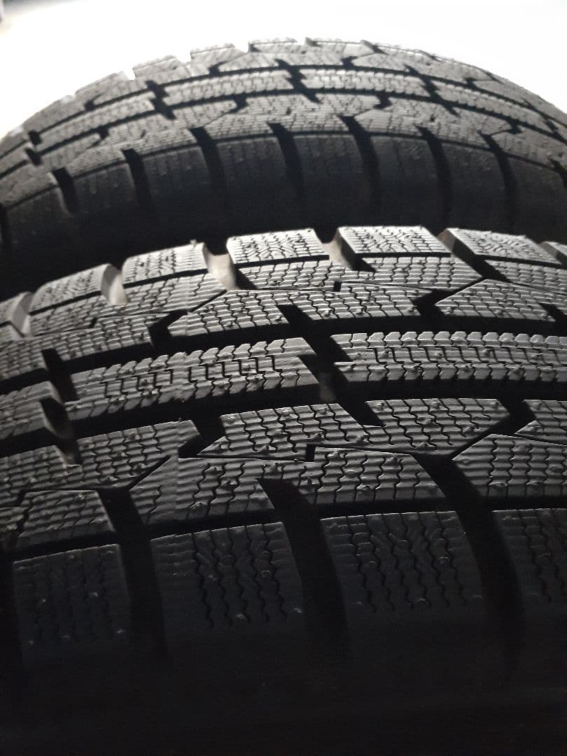 トーヨー14インチスタッドレス　走行千キロ未満 　　ホイール付き４本セット