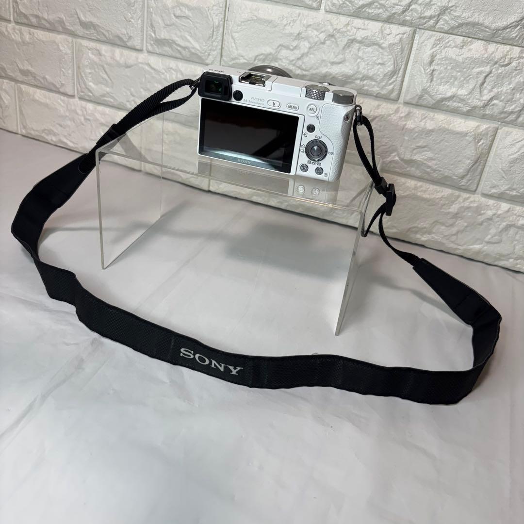 SONY α‬6000 ホワイト ミラーレス一眼 望遠レンズ付き