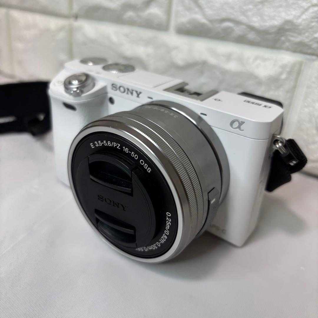 SONY α‬6000 ホワイト ミラーレス一眼 望遠レンズ付き