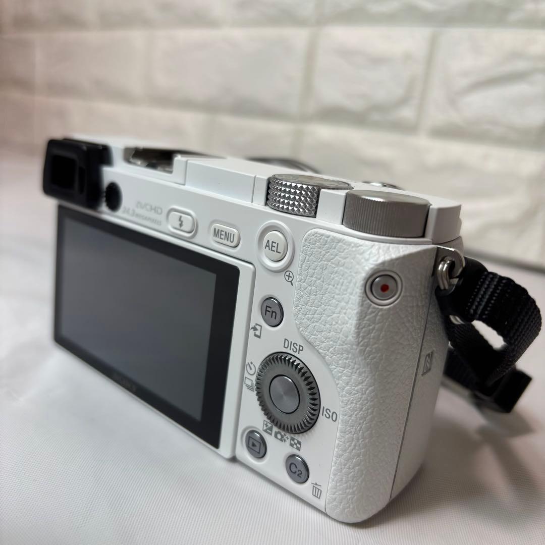 SONY α‬6000 ホワイト ミラーレス一眼 望遠レンズ付き