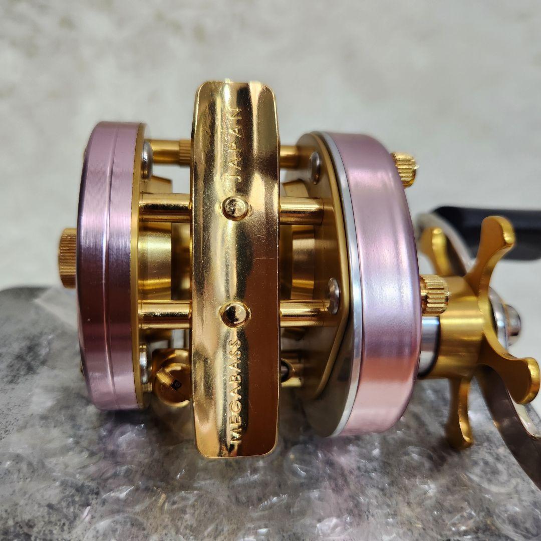 【ほぼ新品】megabass メガバス PAGANI ピンク ゴールド P300