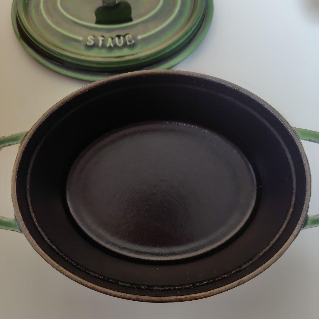 ストウブ15cm　バジル１個、グレナディン1個