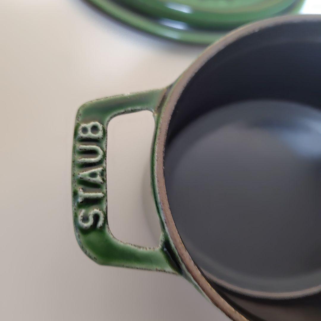 ストウブ15cm　バジル１個、グレナディン1個