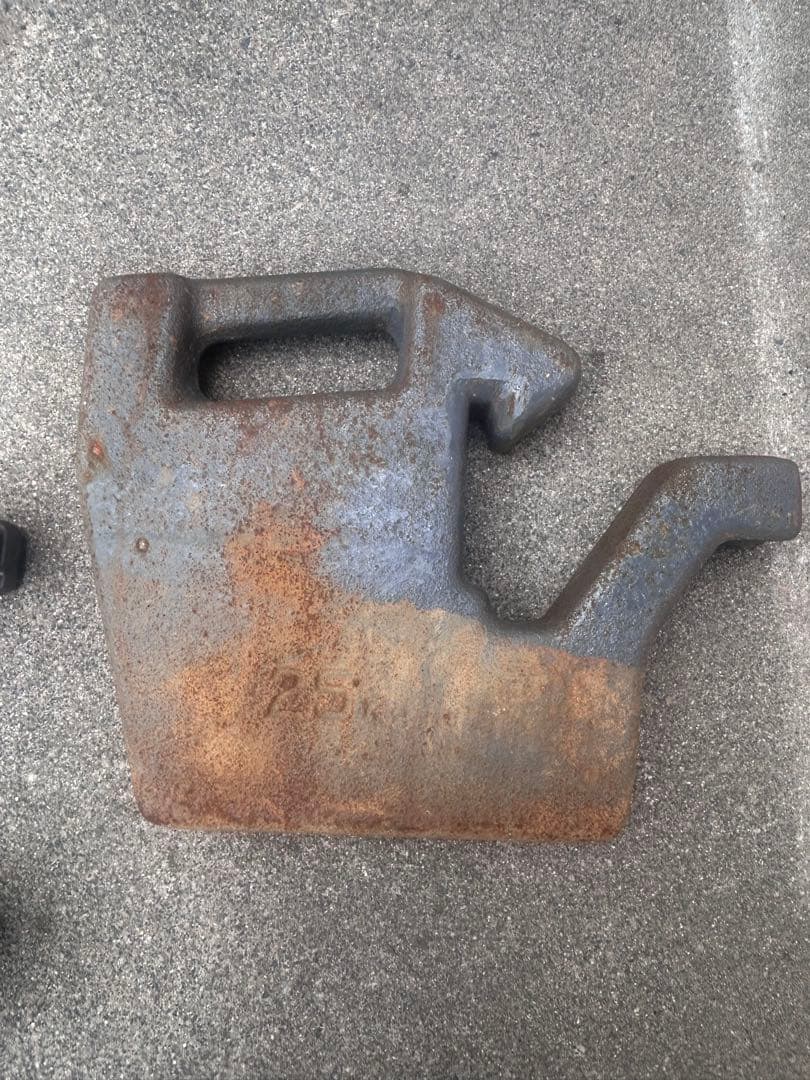【即購入不可】金属製 25kg おもり　トラクターフロント用