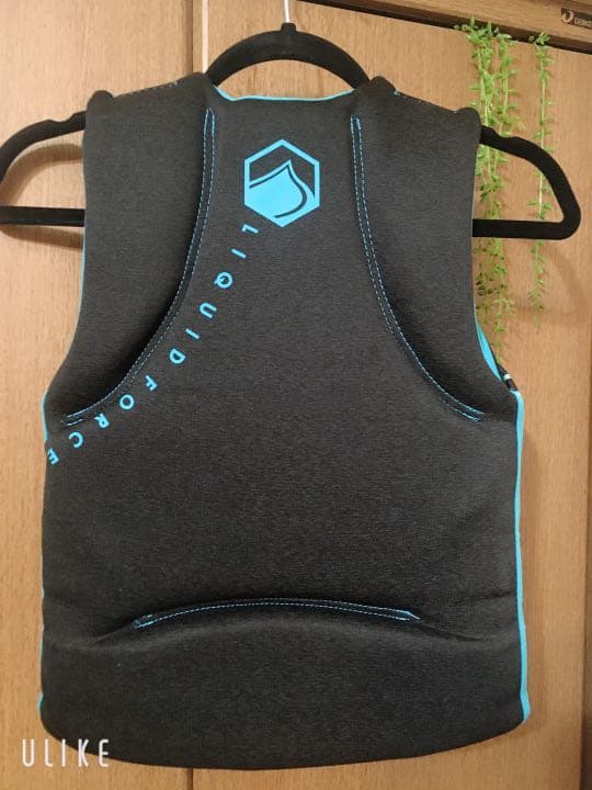 2020 LIQUIDFORCE ライフジャケット