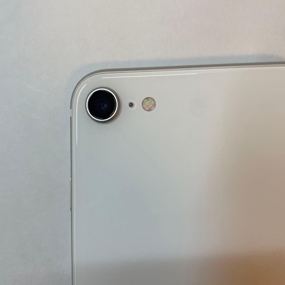 Apple iPhone SE 第2世代　ホワイト 本体