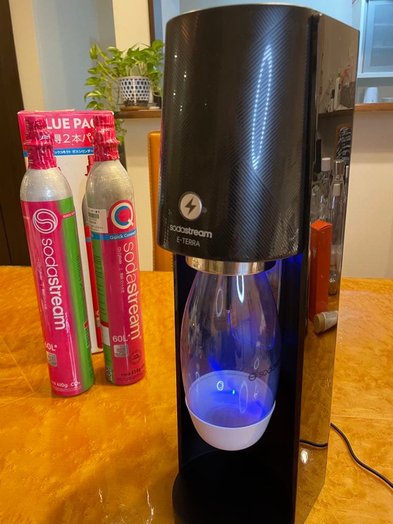 Sodastream E-TERRA ガスシリンダー2本　未使用1Lボトル付き