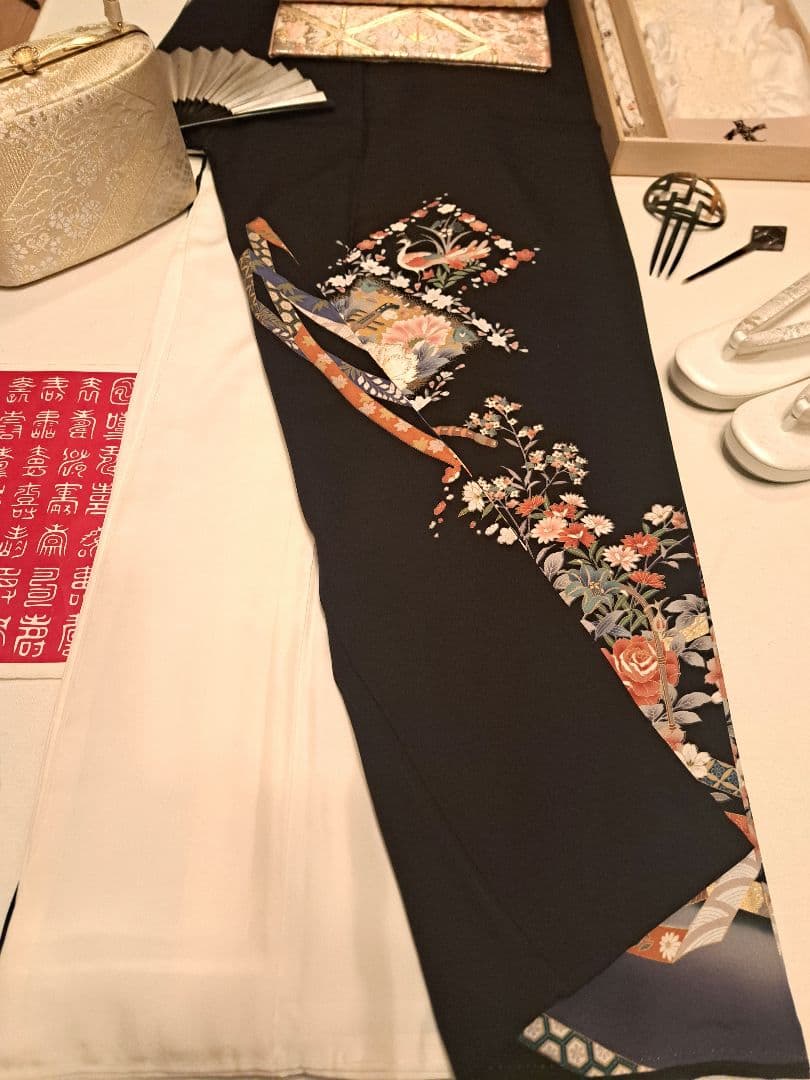 美品❇️豪華黒留袖　金彩刺繍　暈し染め 鳳凰楽器花籠文　比翼仕立て　フルセット