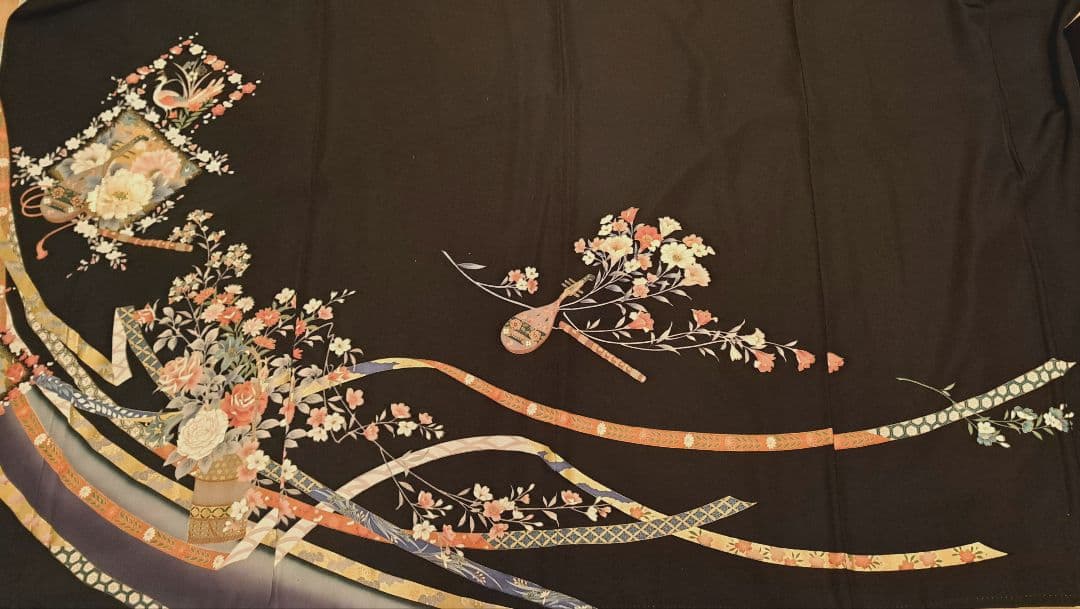 美品❇️豪華黒留袖　金彩刺繍　暈し染め 鳳凰楽器花籠文　比翼仕立て　フルセット
