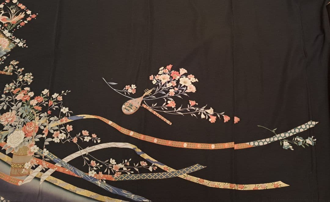 美品❇️豪華黒留袖　金彩刺繍　暈し染め 鳳凰楽器花籠文　比翼仕立て　フルセット
