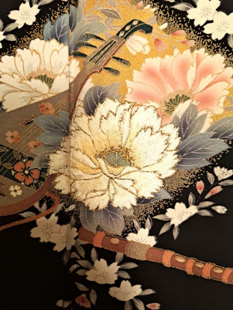 美品❇️豪華黒留袖　金彩刺繍　暈し染め 鳳凰楽器花籠文　比翼仕立て　フルセット